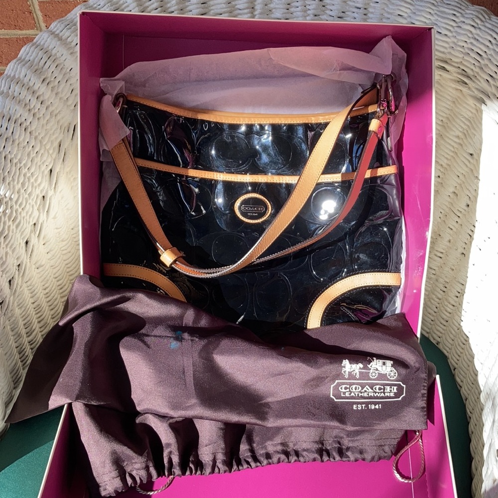 Coach patent leathershoulder bag. EUC with box and dust bag - Picture 4 of 9
